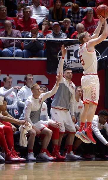 Daniels leads Utah to 85-61 win over Washington (Feb 11, 2017)